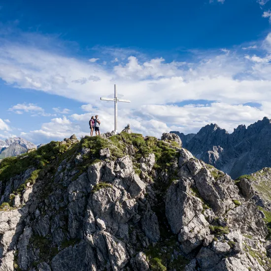 Wandern_Kanzelwand_Gehrenspitze___Kleinwalsertal_Tourismus_Bastian_Morell__c__Bastian_Morell_-_Kleinwalsertal_Tourismus_eGen.jpg